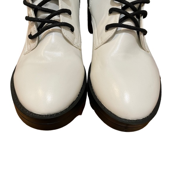 Forever 21 Faux Leather Lace Up Combat Boots White and Black Size 5.5 - Picture 3 of 9